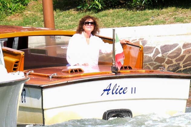 Susan Sarandon leaving the pier at the Hotel Excelsior during the 2026 Venice Biennale, 83rd Venice International Film Festival, Venice, September 5, 2026 Foto:xA.xM.xTinghinox xFuturexImagex sarandon_6912