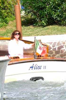 Susan Sarandon leaving the pier at the Hotel Excelsior during the 2026 Venice Biennale, 83rd Venice International Film Festival, Venice, September 5, 2026 Foto:xA.xM.xTinghinox xFuturexImagex sarandon_6913