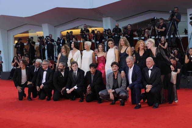 Venice 2026 Succedera Questa Notte Screening NB Samanta Antonnicola, Melina Åkerman, Jasmine Trinca, a guest, Federica Pontremoli, Elena Lietti, Valia Santella, (Bottom L-R) Andrea Lattanzi, Hippolyte Girardot, Angela Finocchiaro, Louis Garrel, Nanni Moretti, a guest, Paolo Del Brocco, Antonio De Matteo and Domenico Procacci attending the Succederà Questa Notte Red carpet as part of the 83th Venice International Film Festival at the Lido in Venice, Italy on September 05, 2026. Photo by Nasser Berzane ABACAPRESS.COM Venice Italy Copyright: xBerzanexNasser ABACAx