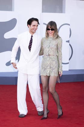Primetime Screening - The 83rd Venice International Film Festival VENICE, ITALY - SEPTEMBER 05: Suki Waterhouse and Robert Pattinson attend the Primetime Screening during the 83rd Venice International Film Festival at Sala Grande on September 05, 2026 in Venice, Italy. Primo Barol Anadolu Venice Italy. Editorial use only. Please get in touch for any other usage.  Copyright: x2026xAnadoluxPrimoxBarolx