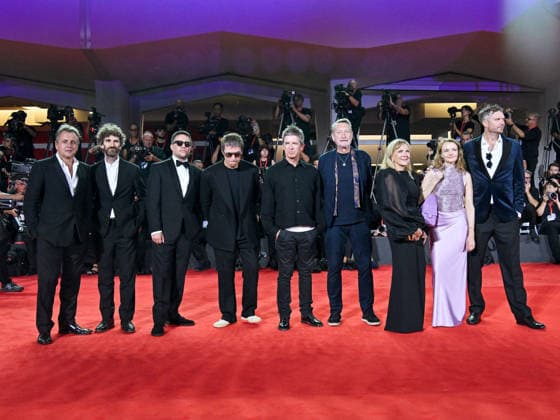 IPA88163781 - Venice, 83rd Venice International Film Festival 2026 - Night 4 - Red Carpet for Oasis: Don t Look Back in Anger Pictured: Marisa Clifford, Sam Bridger, a guest, Steven Knight, Noel Gallagher, Liam Gallagher, Dylan Southern, Will Lovelace, and a guest  Copyright: xManuelexMangiarottix xPoolxPhotoxEventsx08x 88163781
