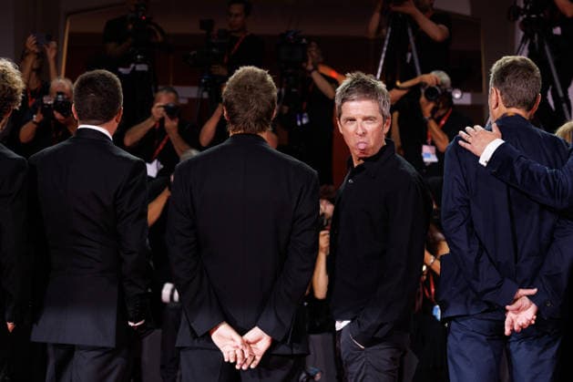 News - Oasis: Don t Look Back in Anger Red Carpet - The 83rd Venice International Film Festival VENICE, ITALY - SEPTEMBER 05: (R-L) Noel Gallagher, sticking his tongue out at the photographers, and Liam Gallagher attend the Oasis: Don t Look Back in Anger screening during the 83rd Venice International Film Festival at Sala Grande on September 05, 2026 in Venice, Italy. Photo: Cinzia Camela. Lido di Venezia Palazzo del Cinema Italy Copyright: xCinziaxCamelax xLiveMediax LPN_2647725