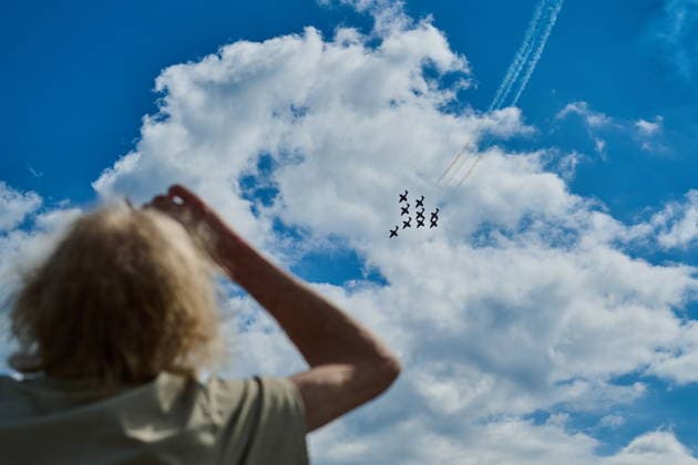 September 5, 2026, Toronto, On, Canada: Spectators look on as the Canadian Forces Snowbirds perform during the Canadian International Air Show in Toronto, on Saturday, Sept. 5, 2026. Toronto Canada  - ZUMAc35_ 20260905_zaf_c35_048 Copyright: xSammyxKoganx