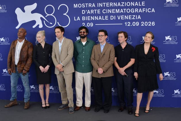 83rd Venice Film Festival Photocall 83rd Venice Film Festival Venice International Film Festival Photocall for the film *Primetime* 459439 September 5, 2026 Venice, Italy Pattinson, Robert; Bridgers, Phoebe  Copyright: xThomasxBohlenx STAR_459439_042