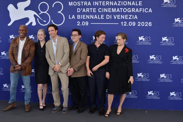 83rd Venice Film Festival Photocall 83rd Venice Film Festival Venice International Film Festival Photocall for the film *Primetime* 459439 September 5, 2026 Venice, Italy Pattinson, Robert; Bridgers, Phoebe  Copyright: xThomasxBohlenx STAR_459439_048