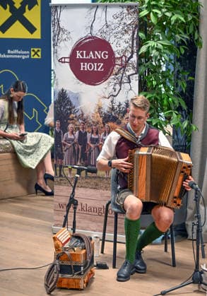 5 Hausmusikroas as part of the Salzkammergut Festival in Gmunden, featuring the folk music groups Klangholz and Glanschl Zwüllinge at Haus Salzkammergut in Gmunden, photographed on September 5, 2026 5 Hausmusikroas as part of the Salzkammergut Festwochen Gmunden with the folk music groups Klangholz and Glanschl Zwüllinge at Haus Salzkammergut in Gmunden, on September 5, 2026