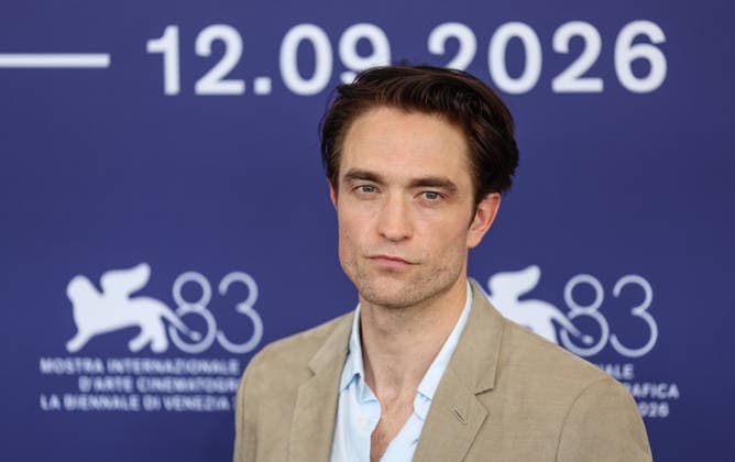 (260905) -- VENICE, Sept. 5, 2026 -- British actor Robert Pattinson of the film Primetime poses for the photocall of the film during the 83rd Venice International Film Festival in Venice, Italy, Sept. 5, 2026. ) ITALY-VENICE-FILM FESTIVAL-PRIMETIME WangxKaiyan 