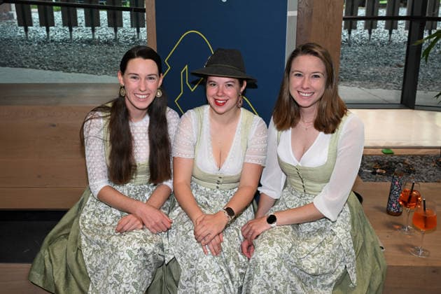 55 Hausmusikroas as part of the Salzkammergut Festwochen Gmunden, featuring the folk music groups Klanggholz and Glanschl Zwüllinge at Haus Salzkammergut in Gmunden, photographed on 05 09 26. The photo shows female singers from the group Glanschl Zwüllinge in 2026. 5 Hausmusikroas as part of the Salzkammergut Festwochen Gmu