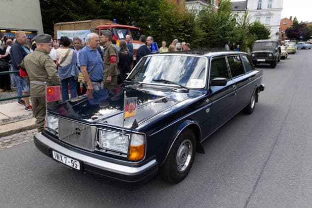 September 5, 2026, Film Premiere, Maske auf Genossen (Masked Comrades). Martin Semmelrogge stars as Mr. Glück, a pharmacist, in a former state limousine belonging to Erich Honecker. Markneukirchen, Harmonie Lichtspiele, Saxony, Germany