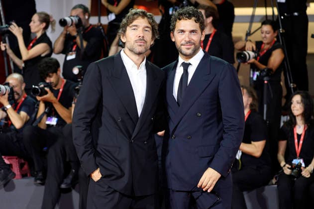 Alessandro Morelli and Luca Morelli at the premiere of the documentary *Oasis: Don t Look Back in Anger* at the 2023 Venice Biennale—the 83rd Venice International Film Festival—at the Palazzo del Cinema in Venice, September 5, 2026 Foto:xD.xBedrosianx xFuturexImagex anger_6896