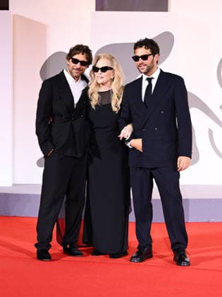 IPA88165508 - Venice, 83rd Venice International Film Festival 2026, Night 4 Red Carpet for the film *Kineo*. Pictured: Luca Morelli, Faye Dunaway, and Alessandro Morelli  Copyright: xAlbertoxTerenghi PoolxPhotoxEvenx xPoolxPhotoxEventsx08x 88165508