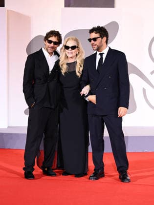 IPA88165513 - Venice, 83rd Venice International Film Festival 2026, Night 4 Red Carpet for the film *Kineo*. Pictured: Luca Morelli, Faye Dunaway, and Alessandro Morelli  Copyright: xAlbertoxTerenghi PoolxPhotoxEvenx xPoolxPhotoxEventsx08x 88165513