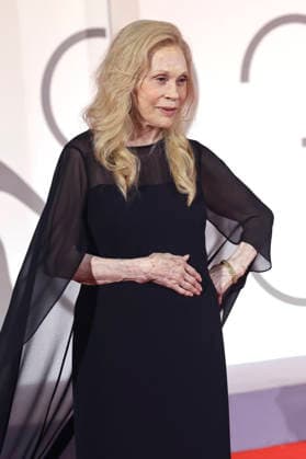 Faye Dunaway at the premiere of the documentary *Oasis: Don t Look Back in Anger* at the 2023 Venice Biennale—the 83rd Venice International Film Festival—at the Palazzo del Cinema in Venice, September 5, 2026 Foto:xD.xBedrosianx xFuturexImagex anger_6913