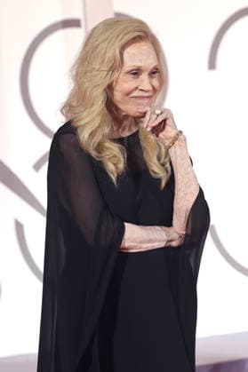 Faye Dunaway at the premiere of the documentary *Oasis: Don t Look Back in Anger* at the 2023 Venice Biennale—the 83rd Venice International Film Festival—at the Palazzo del Cinema in Venice, September 5, 2026 Foto:xD.xBedrosianx xFuturexImagex anger_6914
