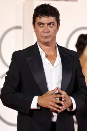 Riccardo Scamarcio at the premiere of the documentary *Oasis: Don t Look Back in Anger* at the 2023 Venice Biennale—the 83rd Venice International Film Festival—at the Palazzo del Cinema in Venice, September 5, 2026 Foto:xD.xBedrosianx xFuturexImagex anger_6923