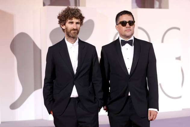 Will Lovelace and Dylan Southern at the premiere of the documentary *Oasis: Don t Look Back in Anger* at the 2023 Venice Biennale—the 83rd Venice International Film Festival—at the Palazzo del Cinema in Venice, September 5, 2026 Foto:xD.xBedrosianx xFuturexImagex anger_6956