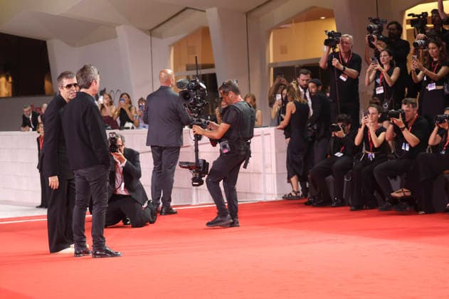 Noel Gallagher and Liam Gallagher at the premiere of the documentary *Oasis: Don t Look Back in Anger* at the 2023 Venice Biennale—the 83rd Venice International Film Festival—at the Palazzo del Cinema in Venice, September 5, 2026 Foto:xD.xBedrosianx xFuturexImagex anger_6962