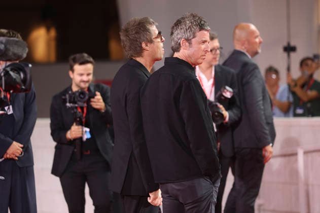 Noel Gallagher and Liam Gallagher at the premiere of the documentary *Oasis: Don t Look Back in Anger* at the 2023 Venice Biennale—the 83rd Venice International Film Festival—at the Palazzo del Cinema in Venice, September 5, 2026 Foto:xD.xBedrosianx xFuturexImagex anger_6963