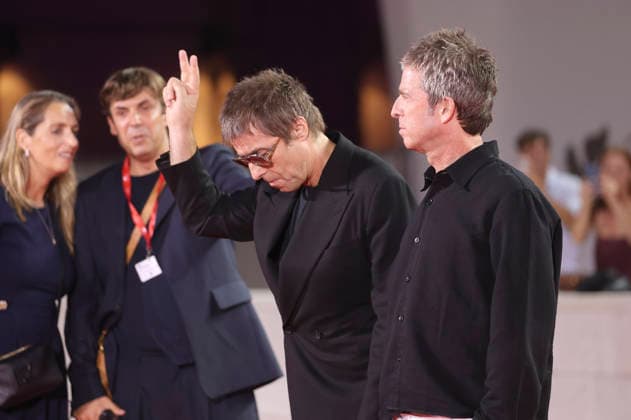 Noel Gallagher and Liam Gallagher at the premiere of the documentary *Oasis: Don t Look Back in Anger* at the 2023 Venice Biennale—the 83rd Venice International Film Festival—at the Palazzo del Cinema in Venice, September 5, 2026 Foto:xD.xBedrosianx xFuturexImagex anger_6965
