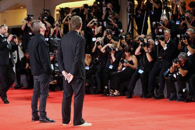 Noel Gallagher and Liam Gallagher at the premiere of the documentary *Oasis: Don t Look Back in Anger* at the 2023 Venice Biennale—the 83rd Venice International Film Festival—at the Palazzo del Cinema in Venice, September 5, 2026 Foto:xD.xBedrosianx xFuturexImagex anger_6967