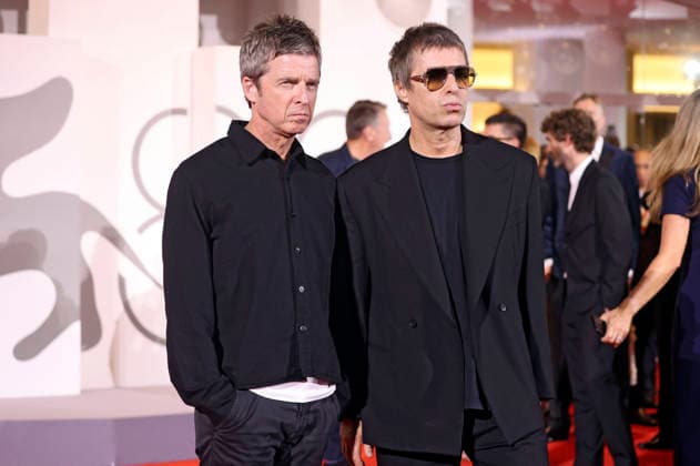 Noel Gallagher and Liam Gallagher at the premiere of the documentary *Oasis: Don t Look Back in Anger* at the 2023 Venice Biennale, the 83rd Venice International Film Festival, at the Palazzo del Cinema in Venice, September 5, 2026 Foto:xD.xBedrosianx xFuturexImagex anger_6976