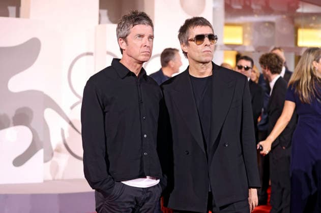 Noel Gallagher and Liam Gallagher at the premiere of the documentary *Oasis: Don t Look Back in Anger* at the 2023 Venice Biennale, the 83rd Venice International Film Festival, at the Palazzo del Cinema in Venice, September 5, 2026 Foto:xD.xBedrosianx xFuturexImagex anger_6977