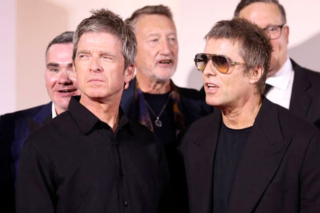 Noel Gallagher, Steve Knight, and Liam Gallagher at the premiere of the documentary *Oasis: Don’t Look Back in Anger* at the 2023 Venice Biennale—the 83rd Venice International Film Festival—at the Palazzo del Cinema in Venice, September 5, 2026 Foto:xD.xBedrosianx xFuturexImagex anger_6992