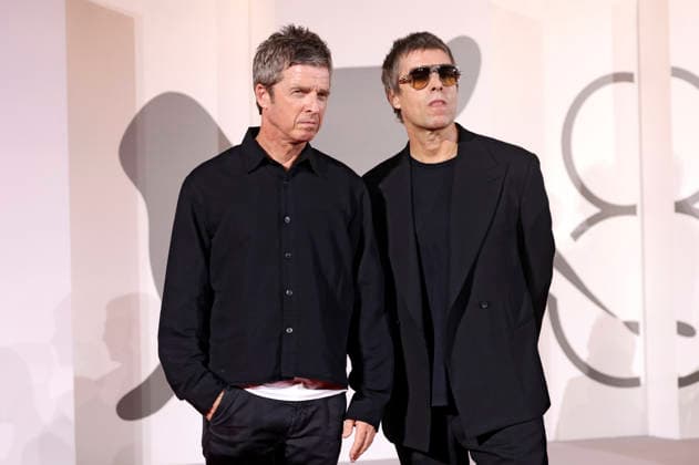 Noel Gallagher and Liam Gallagher at the premiere of the documentary *Oasis: Don t Look Back in Anger* at the 2023 Venice Biennale—the 83rd Venice International Film Festival—at the Palazzo del Cinema in Venice, September 5, 2026 Foto:xD.xBedrosianx xFuturexImagex anger_6998