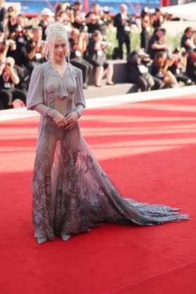 VENICE, ITALY - SEPTEMBER 05: Phoebe Bridgers attends the Primetime Screening during the 83rd Venice International Film Festival at Sala Grande on September 05, 2026 in Venice, Italy. (Photo by Mark Cape Insidefoto) markxcape