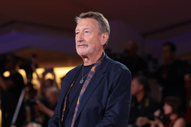 Oasis, Don t Look Back in Anger Screening - The 83rd Venice International Film Festival Steven Knight attends the Oasis: Don t Look Back in Anger Screening during the 83rd Venice International Film Festival at Sala Grande on September 05, 2026 in Venice, Italy.  Copyright: xKazukoxWakayamax