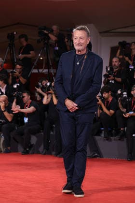 Oasis, Don t Look Back in Anger Screening - The 83rd Venice International Film Festival Steven Knight attends the Oasis: Don t Look Back in Anger Screening during the 83rd Venice International Film Festival at Sala Grande on September 05, 2026 in Venice, Italy.  Copyright: xKazukoxWakayamax