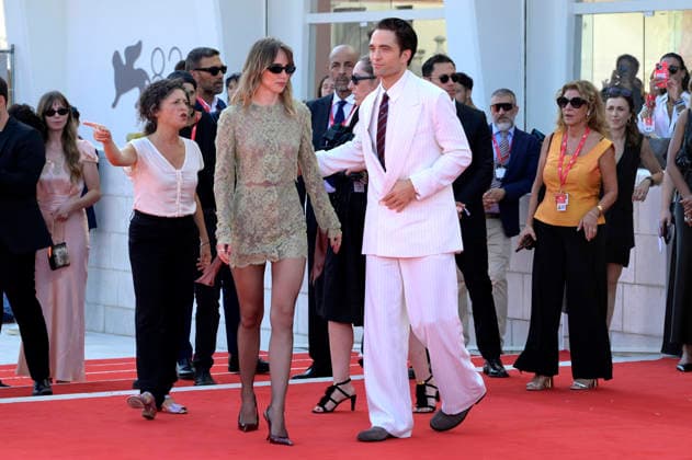 Suki Waterhouse and Robert Pattinson at the premiere of the film *Primetime* at the 2023 Venice Biennale—the 83rd Venice International Film Festival—at the Palazzo del Cinema in Venice, September 5, 2026 Foto:xA.xM.xTinghinox xFuturexImagex primetime_6737
