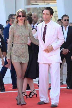 Suki Waterhouse and Robert Pattinson at the premiere of the film *Primetime* at the 2023 Venice Biennale—the 83rd Venice International Film Festival—at the Palazzo del Cinema in Venice, September 5, 2026 Foto:xA.xM.xTinghinox xFuturexImagex primetime_6740