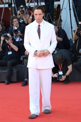 Robert Pattinson at the premiere of the film *Primetime* at the 2023 Venice Biennale—the 83rd Venice International Film Festival—at the Palazzo del Cinema in Venice, September 5, 2026 Foto:xA.xM.xTinghinox xFuturexImagex primetime_6754