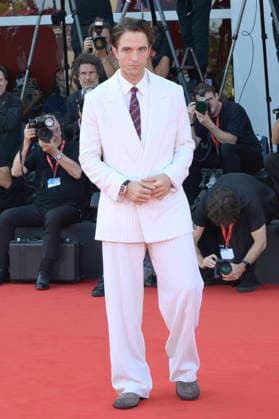 Robert Pattinson at the premiere of the film *Primetime* at the 2023 Venice Biennale—the 83rd Venice International Film Festival—at the Palazzo del Cinema in Venice, September 5, 2026 Foto:xA.xM.xTinghinox xFuturexImagex primetime_6755