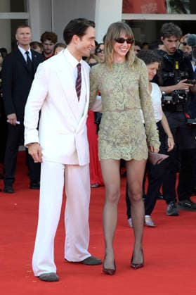 Robert Pattinson and Suki Waterhouse at the premiere of the film *Primetime* at the 2023 Venice Biennale—the 83rd Venice International Film Festival—at the Palazzo del Cinema in Venice, September 5, 2026 Foto:xA.xM.xTinghinox xFuturexImagex primetime_6771