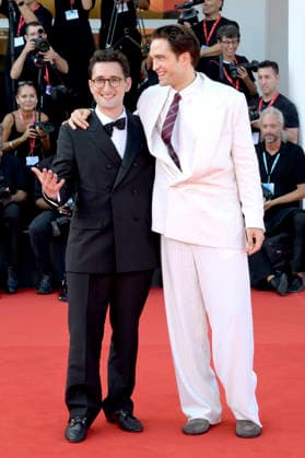 Lance Oppenheim and Robert Pattinson at the premiere of the film *Primetime* at the 2023 Venice Biennale—the 83rd Venice International Film Festival—at the Palazzo del Cinema in Venice, September 5, 2026 Foto:xA.xM.xTinghinox xFuturexImagex primetime_6787
