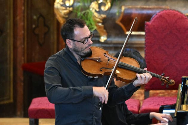 Sound of Sommerfrische concert featuring world-class musicians at the Traunkirchen parish church, as part of the Salzkammergut Festwochen Gmunden, photographed on September 5, 2026. The photo shows violist Maxim Rysanov in 2026 at the Sound of Sommerfrische concert with world-class musicians at the local parish church in Traunkirchen, as part of the Salzkammergut Fes