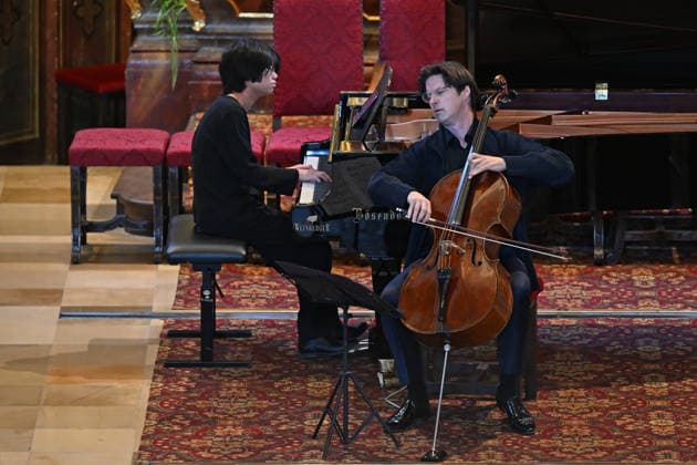 Sound of Sommerfrische concert featuring world-class musicians at the Traunkirchen parish church, as part of the Salzkammergut Festwochen Gmunden, photographed on September 5, 2026. The photo shows cellist Daniel Müller Schott and pianist Magdalene Ho. 2026 Sound of Sommerfrische concert featuring world-class musicians at the Traun