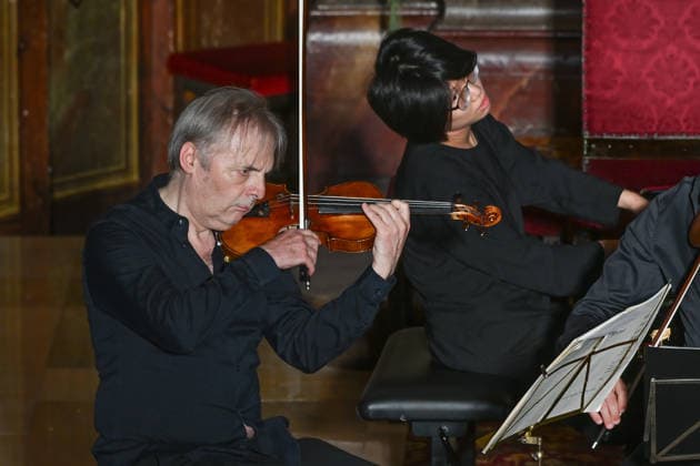 Sound of Sommerfrische concert featuring world-class musicians at the Traunkirchen parish church, as part of the Salzkammergut Festival in Gmunden, photographed on September 5, 2026. The photo shows violinist Roland Greutter and pianist Magdalene Ho as soloists in front of the altar of the parish chu