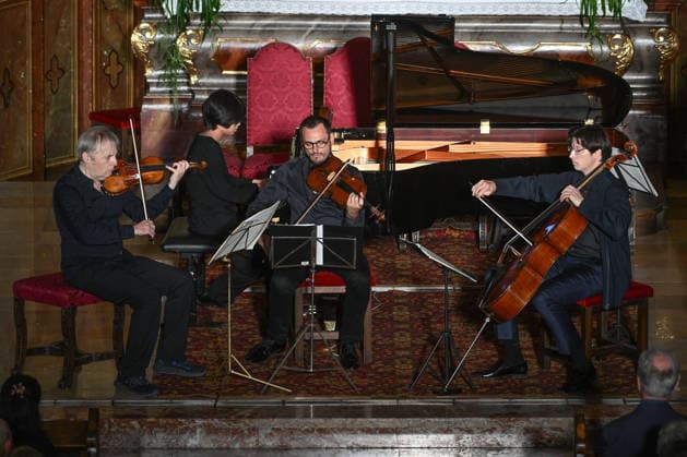 Sound of Sommerfrische concert featuring world-class musicians at the Traunkirchen parish church, as part of the Salzkammergut Festwochen Gmunden, photographed on September 5, 2026. The photo shows, from left to right, violinist Roland Greutter, pi