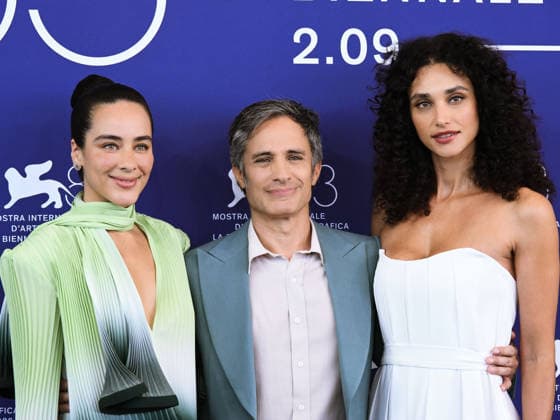 IPA88185749 - Venice, 83rd Venice International Film Festival 2026 - Day 5 - Hombre Al Agua photocall - Pictured: Esmeralda Pimentel, Gael Garcia Bernal, and DÃ bora Nascimento  Copyright: xAlbertoxTerenghix xPoolxPhotoxEventsx08x 88185749