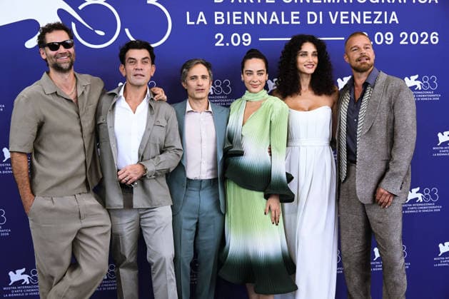 IPA88185738 - Venice, 83rd Venice International Film Festival 2026 - Day 5 - Hombre Al Agua photocall - Pictured: Manuel Garcia-Rulfo, Jorge Salinas, Gael Garcia Bernal, Esmeralda Pimentel, DÃ bora Nascimento, and Ricky Martin  Copyright: xAlbertoxTerenghix xPoolxPhotoxEventsx08x 88185738
