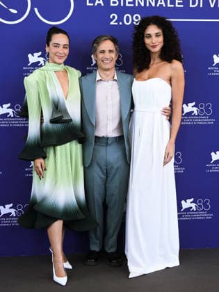 IPA88185741 - Venice, 83rd Venice International Film Festival 2026 - Day 5 - Hombre Al Agua photocall - Pictured: Esmeralda Pimentel, Gael Garcia Bernal, and DÃ bora Nascimento  Copyright: xAlbertoxTerenghix xPoolxPhotoxEventsx08x 88185741