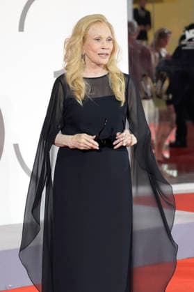 Faye Dunaway at the premiere of the documentary *Oasis: Don t Look Back in Anger* at the 2023 Venice Biennale—the 83rd Venice International Film Festival—at the Palazzo del Cinema in Venice, September 5, 2026 Foto:xA.xM.xTinghinox xFuturexImagex oasis_6505
