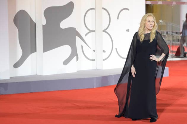 Faye Dunaway at the premiere of the documentary *Oasis: Don t Look Back in Anger* at the 2023 Venice Biennale—the 83rd Venice International Film Festival—at the Palazzo del Cinema in Venice, September 5, 2026 Foto:xA.xM.xTinghinox xFuturexImagex oasis_6512