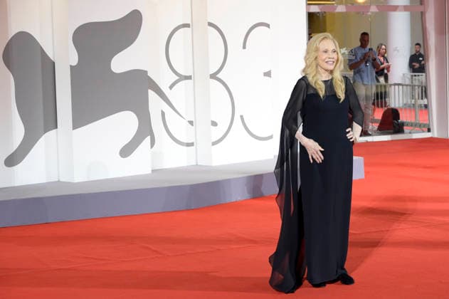 Faye Dunaway at the premiere of the documentary *Oasis: Don t Look Back in Anger* at the 2023 Venice Biennale—the 83rd Venice International Film Festival—at the Palazzo del Cinema in Venice, September 5, 2026 Foto:xA.xM.xTinghinox xFuturexImagex oasis_6513