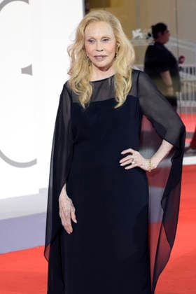 Faye Dunaway at the premiere of the documentary *Oasis: Don t Look Back in Anger* at the 2023 Venice Biennale—the 83rd Venice International Film Festival—at the Palazzo del Cinema in Venice, September 5, 2026 Foto:xA.xM.xTinghinox xFuturexImagex oasis_6524