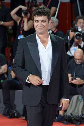 Riccardo Scamarcio at the premiere of the documentary *Oasis: Don t Look Back in Anger* at the 2023 Venice Biennale—the 83rd Venice International Film Festival—at the Palazzo del Cinema in Venice, September 5, 2026 Foto:xA.xM.xTinghinox xFuturexImagex oasis_6533