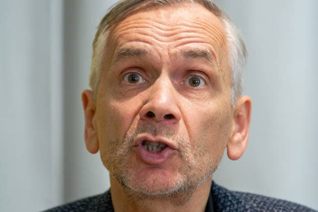Literature Art Culture September 5, 2025 Potsdam Villa Quandt Brandenburg Literary Office Potsdam Poetry Night Lutz Seiler Lutz Reinhard Seiler is a German writer. He first made a name for himself primarily as a poet. In 2014, he was awarded the German Book Prize in 2014. In 2020, he r